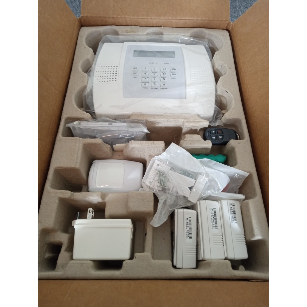 Honeywell L3000 LYNX Plus Alarm Panel 3 wireless contacts 1 Motion 1 keyfob NEW